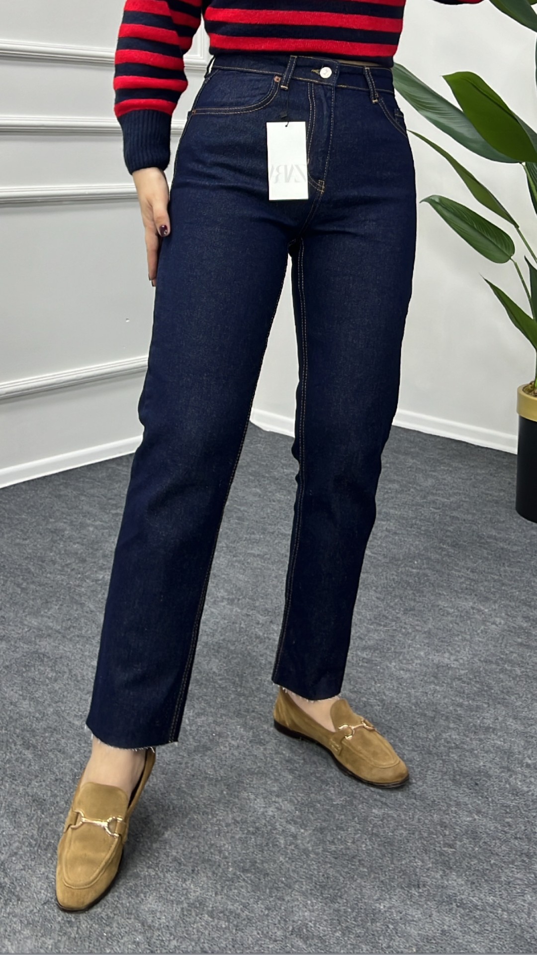 Mia Lacivert Kesik Paça Straight Jeans